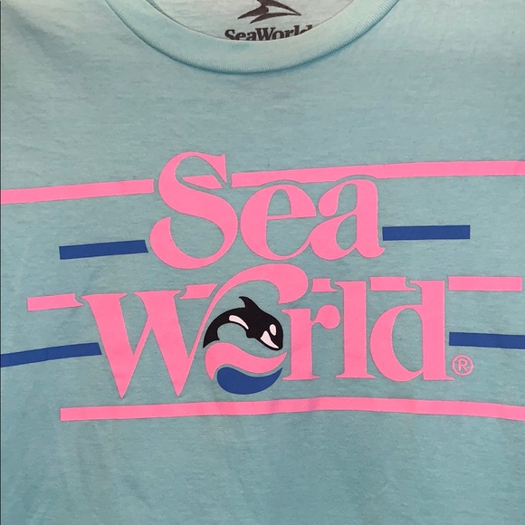 Vintage SeaWorld Graphic T-Shirt - Picture 2 of 5